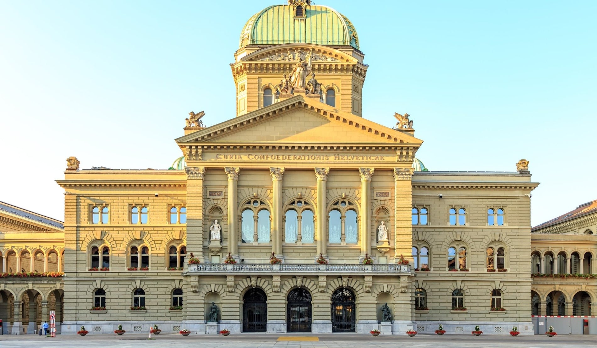 Letra Murale në Ambasadën e Zvicrës – Frymëzuar nga Bundeshaus - Printerior