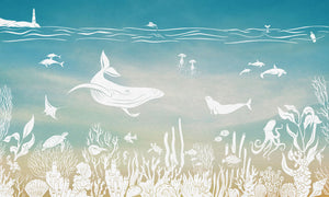Monochrome Sea - Blue Aqua letër murale Kikki Belle me balena, peshq dhe bimësi detare