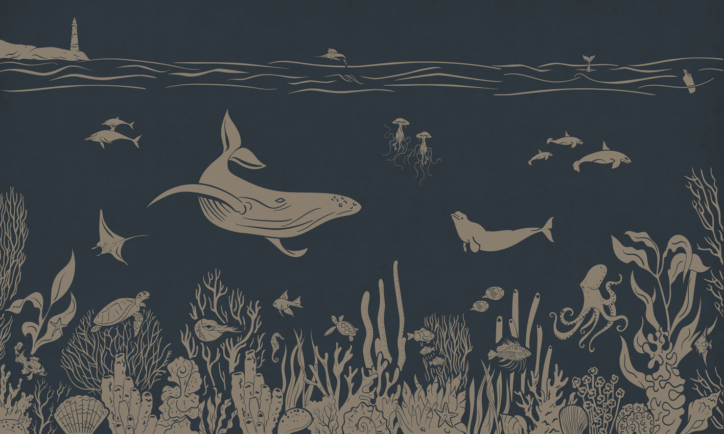Monochrome Sea - Blue Vintage letër murale Kikki Belle me balena, peshq dhe bimësi detare